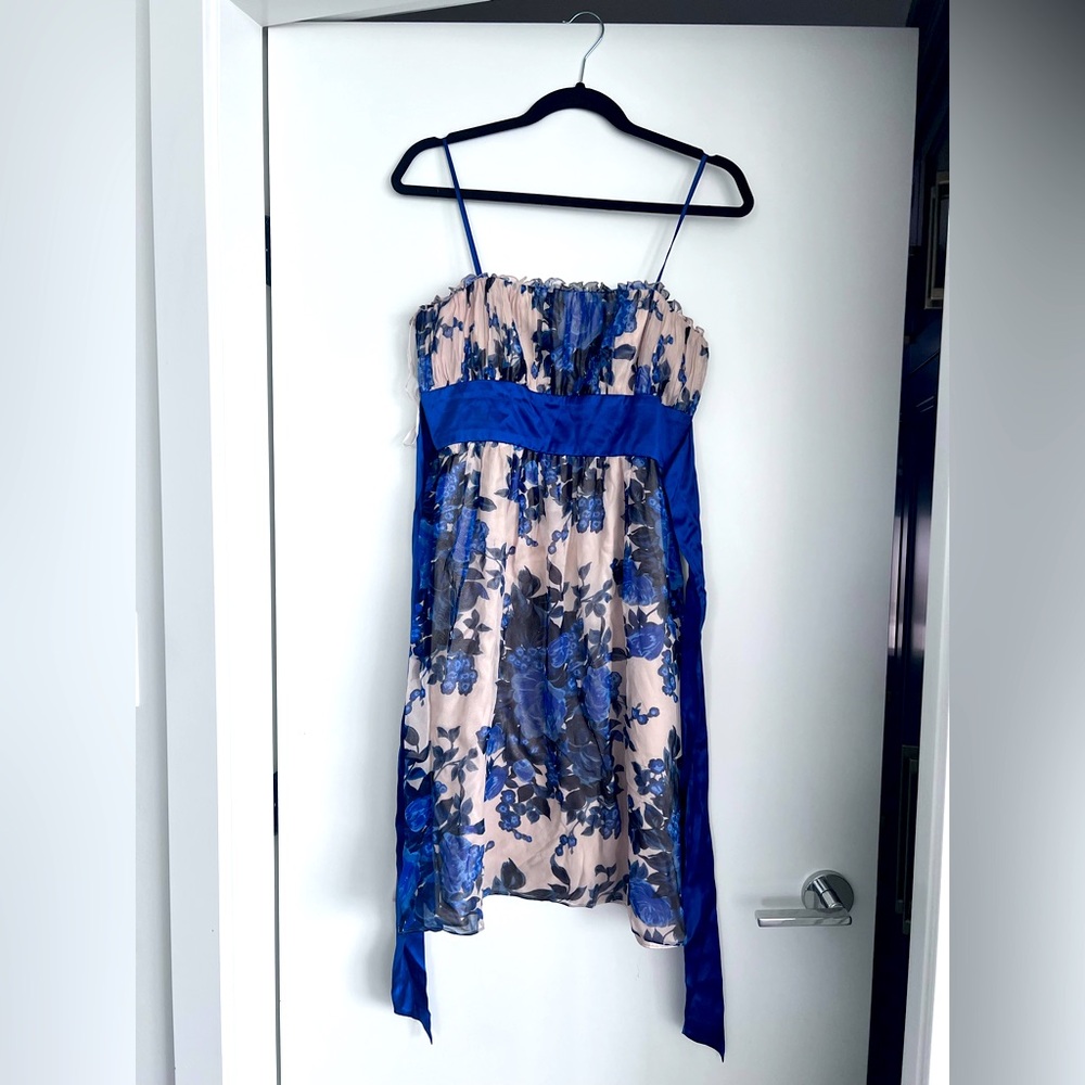 Nine West floral blue floral dress. 100% silk. US size 6. Never worn.
